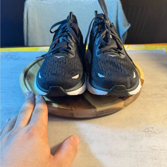 Hoka Clifton 8 wide 9 D Black and white Running Shoes - Picture 2 of 7